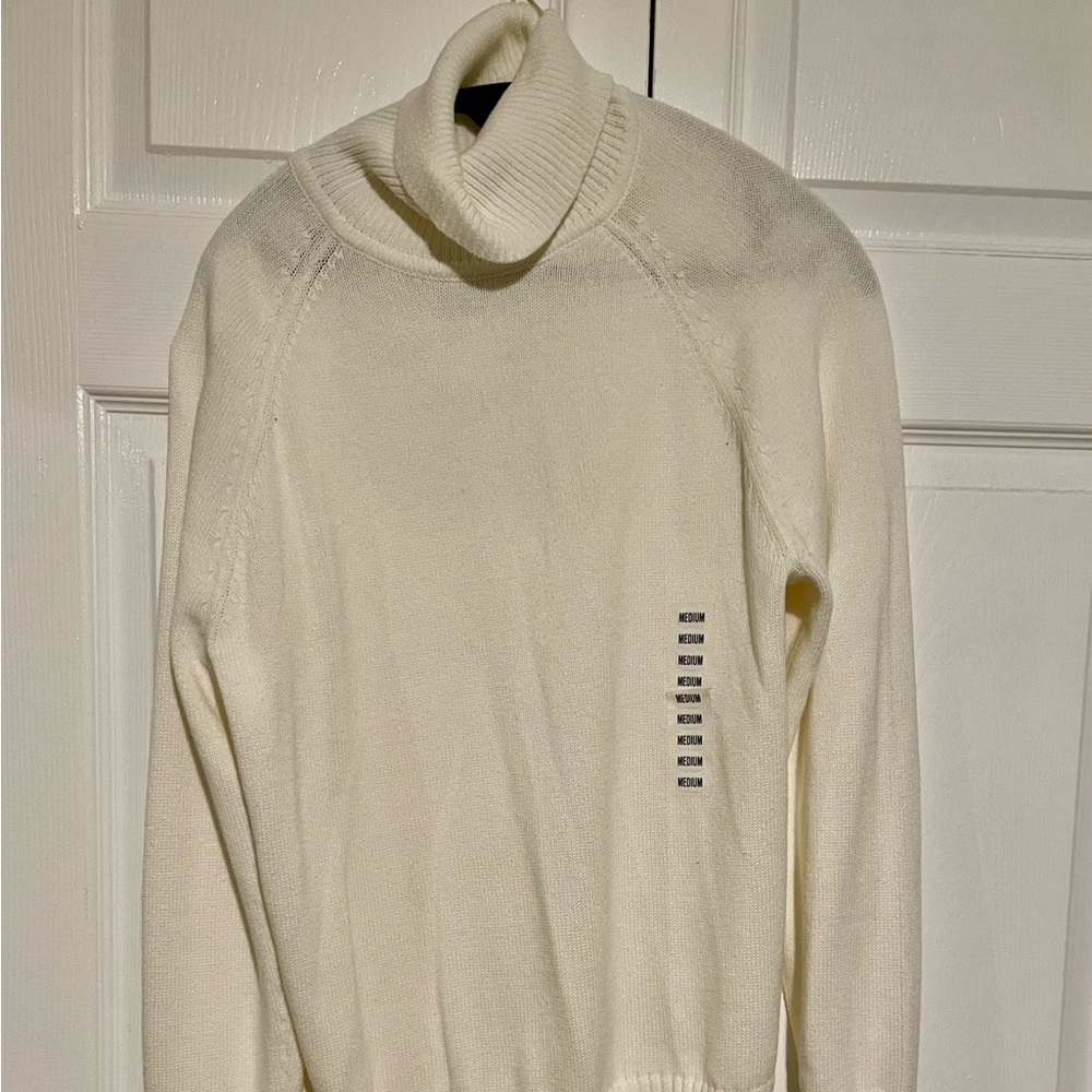Jeanne Pierre Turtle Neck White Turtle Neck Size Medium NWT